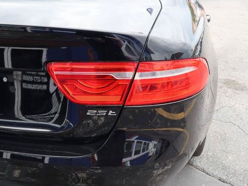 Used 2018 Jaguar XE Prestige RWD image 12