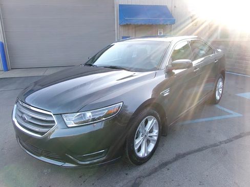 Used 2018 Ford Taurus SEL w/ Equipment Group 201A FWD image 5