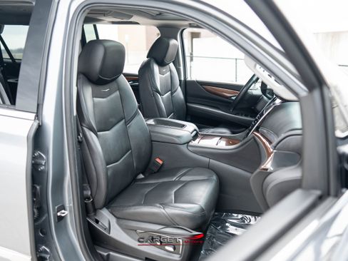 Used 2019 Cadillac Escalade ESV Luxury AWD/4WD image 17