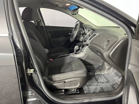 Used 2015 Chevrolet Cruze LT w/ Technology Package image 32