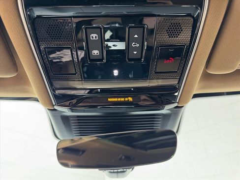 Used 2024 Land Rover Range Rover SE image 12