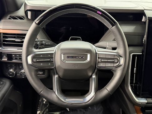 Used 2025 GMC Yukon Denali w/ Denali Reserve Package AWD/4WD image 11