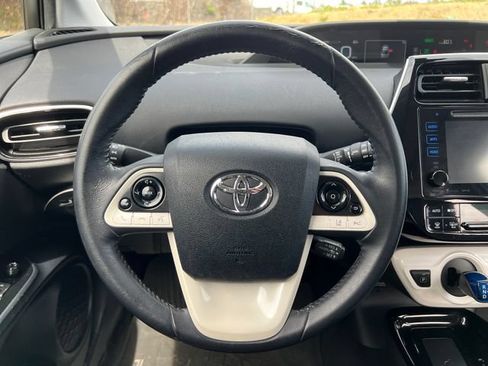 Used 2017 Toyota Prius Four w/ Premium Convenience Package FWD image 18