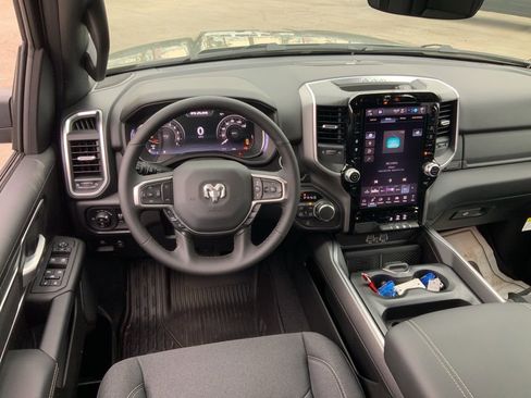 New 2026 RAM 1500 4x4 Crew Cab image 18