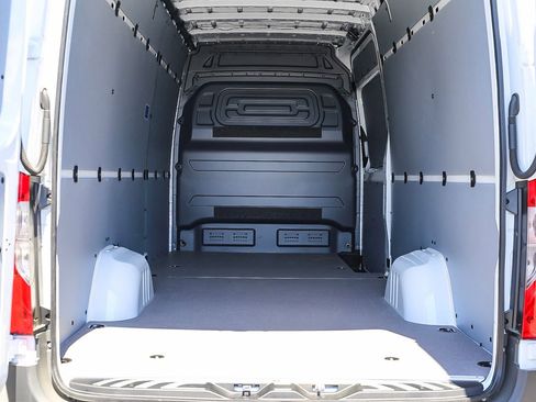 New 2024 Mercedes-Benz eSprinter 170 Cargo image 25