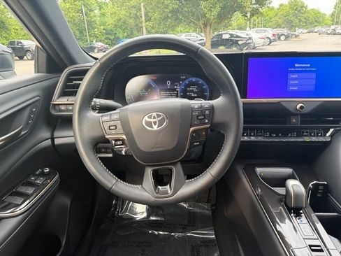 Used 2025 Toyota Crown Signia AWD/4WD image 17