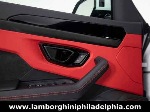 Used 2024 Lamborghini Urus S AWD/4WD image 13