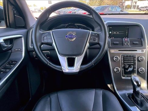 Used 2016 Volvo XC60 T5 Premier w/ Protection Package image 8