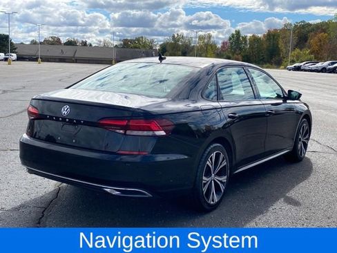 Used 2022 Volkswagen Passat 2.0T image 4