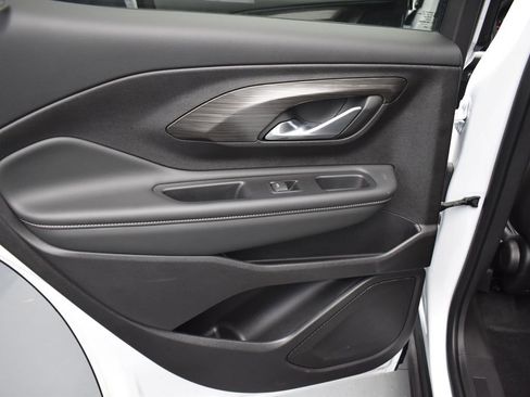 Used 2024 GMC Terrain SLE image 32