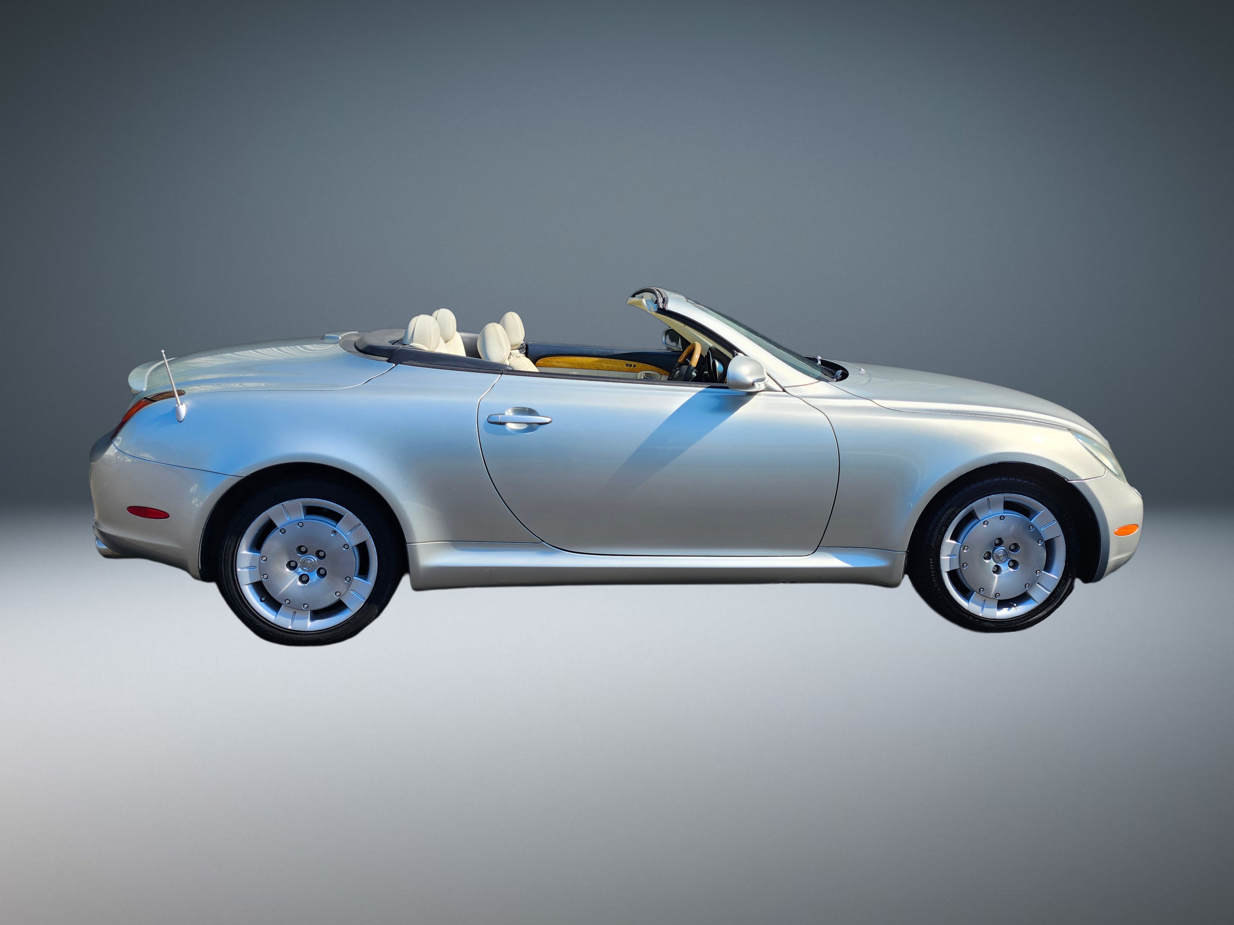 Used 2003 Lexus SC 430 Convertible RWD image 3