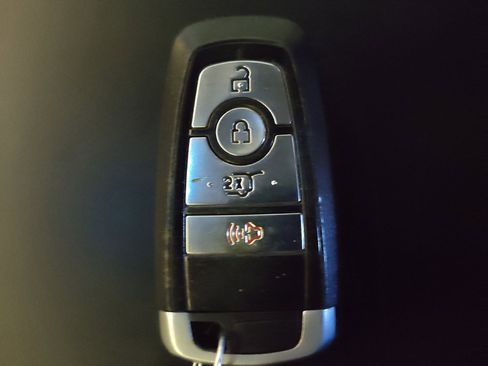 Used 2021 Ford Explorer XLT image 32