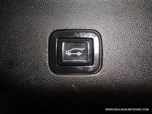Used 2022 Chevrolet Suburban LT w/ LT Signature Plus Package AWD/4WD image 25