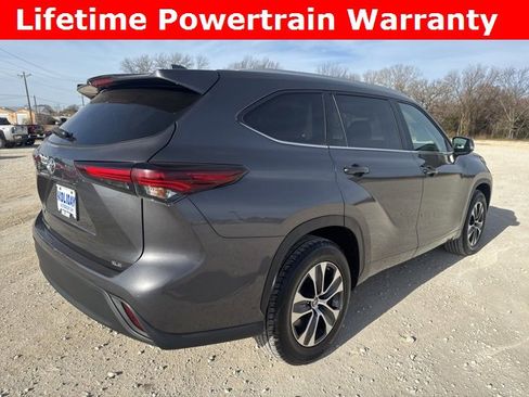 Used 2024 Toyota Highlander XLE image 7