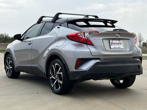 Used 2020 Toyota C-HR XLE image 7