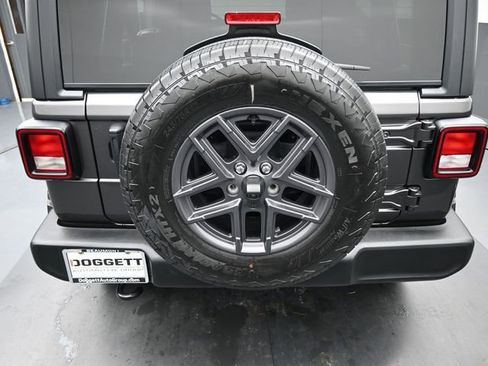 Used 2025 Jeep Wrangler Sport S image 10