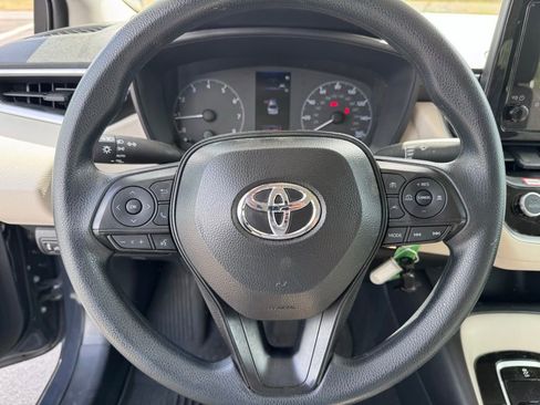 Used 2025 Toyota Corolla LE image 13