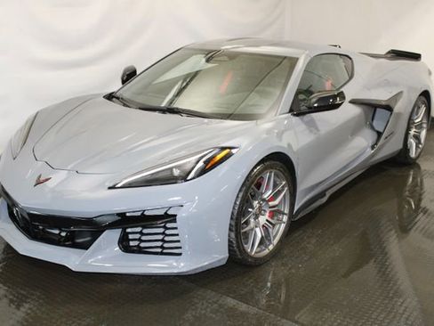 Used 2025 Chevrolet Corvette Z06 RWD image 1