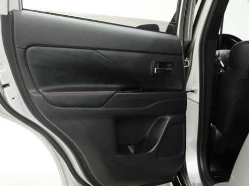 Used 2020 Mitsubishi Outlander LE FWD image 30