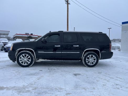 Used 2010 GMC Yukon XL Denali image 4