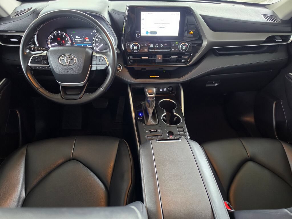 Used 2023 Toyota Highlander XLE AWD/4WD image 21