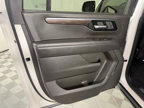 Used 2025 Chevrolet Suburban Z71 AWD/4WD image 28