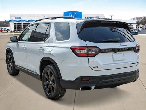 New 2025 Honda Pilot Black Edition image 4