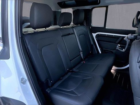 Used 2025 Land Rover Defender 110 S image 24