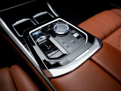 Used 2023 BMW i7 xDrive60 image 50