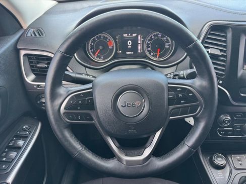 Used 2019 Jeep Cherokee Latitude w/ Cold Weather Group image 3