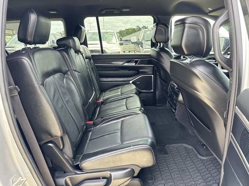 Used 2024 Jeep Wagoneer L Series II w/ Flexible Seating Group RWD image 10