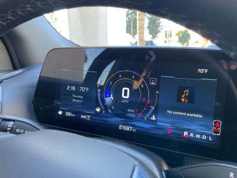 Used 2025 Chevrolet Equinox LT image 40