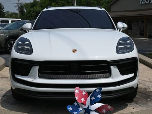 Used 2024 Porsche Macan AWD/4WD image 2