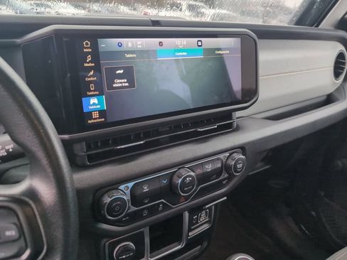 Used 2024 Jeep Gladiator Sport image 29