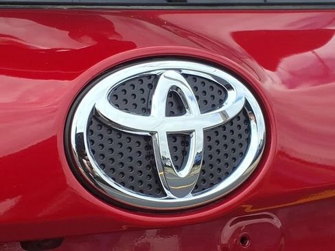 Used 2017 Toyota RAV4 XLE AWD/4WD image 25