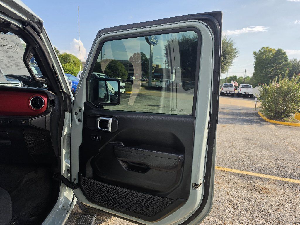 Used 2023 Jeep Wrangler Unlimited Rubicon w/ Cold Weather Group AWD/4WD image 16