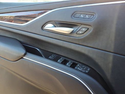 Used 2021 Cadillac Escalade Luxury image 16