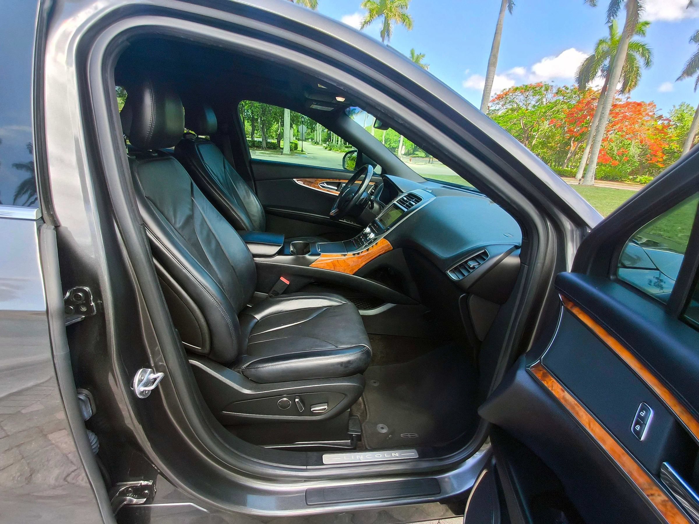 Used 2018 Lincoln MKX Reserve FWD image 36