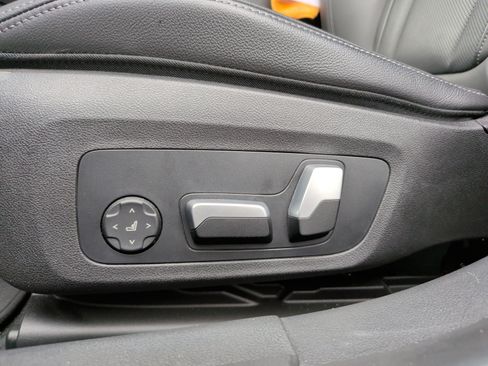 Used 2022 BMW 330i Sedan w/ Driving Assistance Package image 26