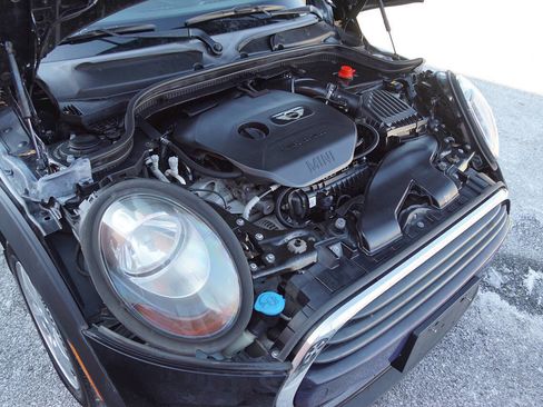 Used 2017 MINI Cooper 2-Door Hardtop image 31