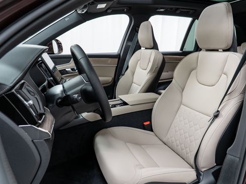 New 2026 Volvo XC90 B6 Plus w/ Protection Package image 13