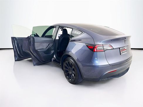 Used 2021 Tesla Model Y Long Range image 18