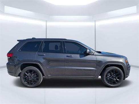Used 2021 Jeep Grand Cherokee Laredo X image 2