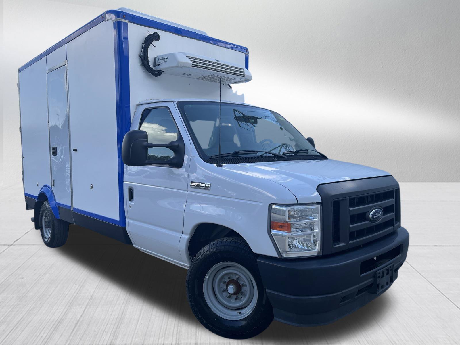 Used 2023 Ford E-350 and Econoline 350 Super Duty w/ Power Windows & Locks Group RWD image 3