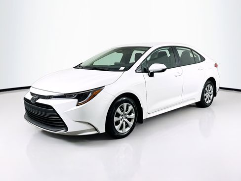 Used 2026 Toyota Corolla LE image 3