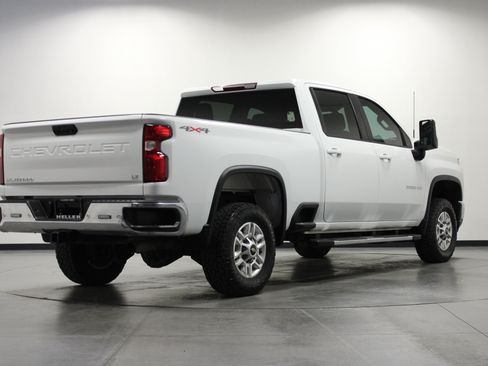 Used 2022 Chevrolet Silverado 2500 LT AWD/4WD image 4