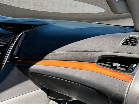 Used 2019 Cadillac Escalade 2WD image 17