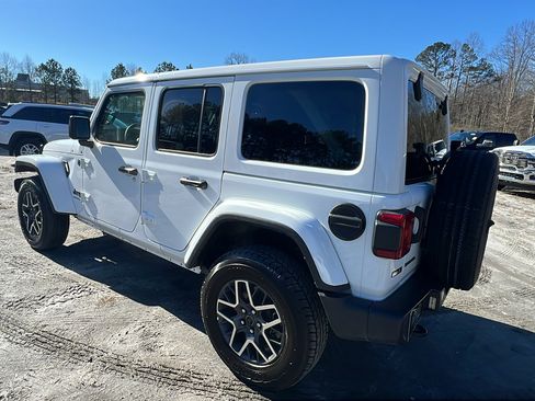 Used 2025 Jeep Wrangler Sahara image 10