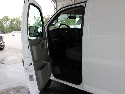 Used 2025 Chevrolet Express 2500 Extended w/ Driver Convenience Package RWD image 23