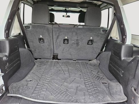 Used 2020 Jeep Wrangler Unlimited Sahara image 28